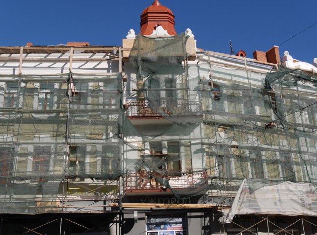 В історичному центрі Ужгорода ремонтують фасади будинків