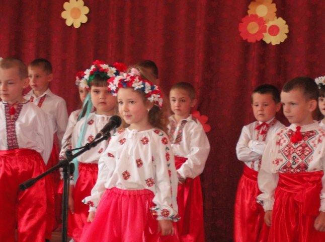 На Мукачівщині провели музично-поетичний конкурс «Перший крок до зірок»