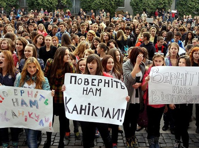 Перенесення осінніх канікул ужгородським школярам було таки протиправним, чиновники понесуть відповідальність