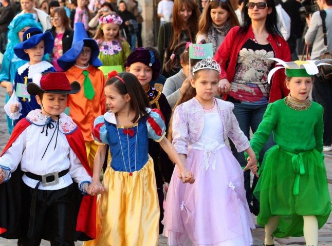 На центральній площі Мукачева відбудеться парад "Дивовижний світ дитинства"