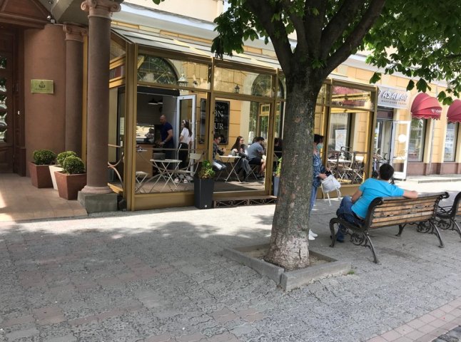 Відкрили літні майданчики кафе і ресторанів: які заклади вже працюють у Мукачеві
