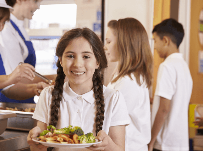 Для всіх школярів у новому навчальному році буде безкоштовне харчування