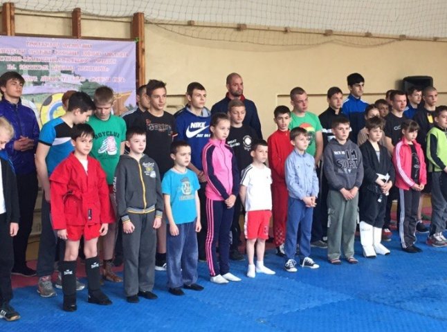 У Мукачеві відкрили чемпіонат Закарпаття з бойового самбо