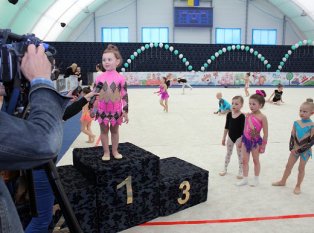 В Ужгороді стартував чемпіонат Закарпатської області з художньої гімнастики