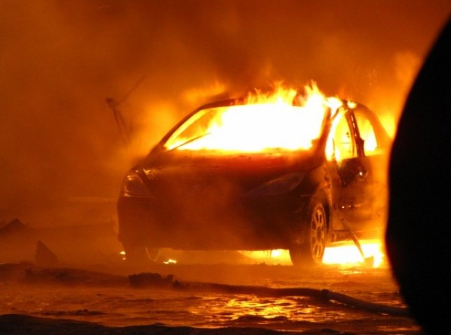 Mercedes-Benz на Мукачівщині згорів миттєво