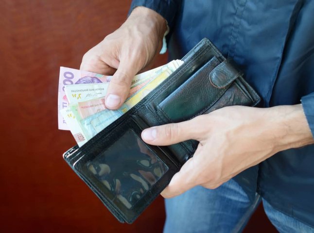 Пенсії в Україні з 1 серпня: яку мінімальну суму даватимуть та хто отримає доплати