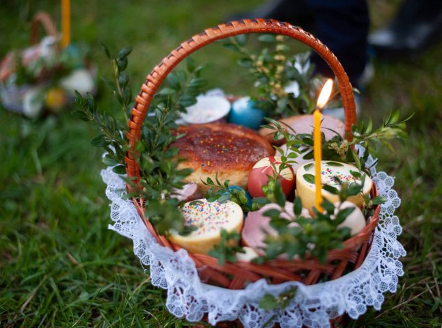 Скільки коштує зібрати великодній кошик у Мукачеві
