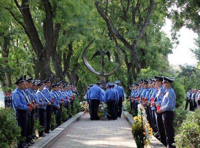 В Ужгороді вшанували пам’ять міліціонерів, які загинули під час виконання службових обов’язків (ФОТО)