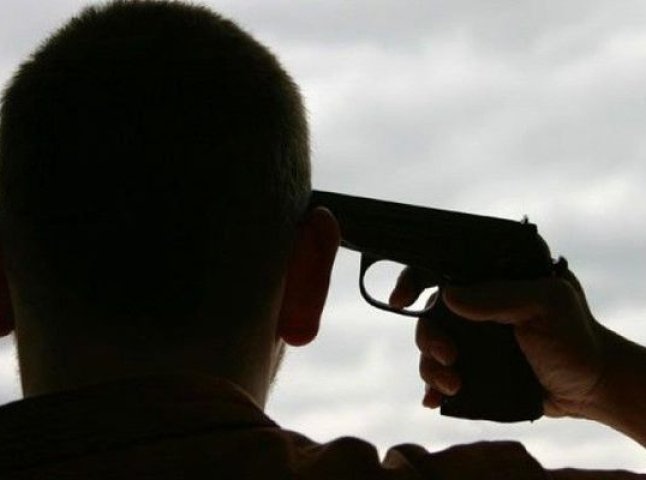 Трагічний інцидент у Виноградові: чоловік вистрілив із пневматичного пістолета юнакові прямо в голову