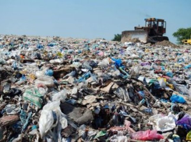 Майже 40% сміття із Закарпаття потрапляє в сусідні країни