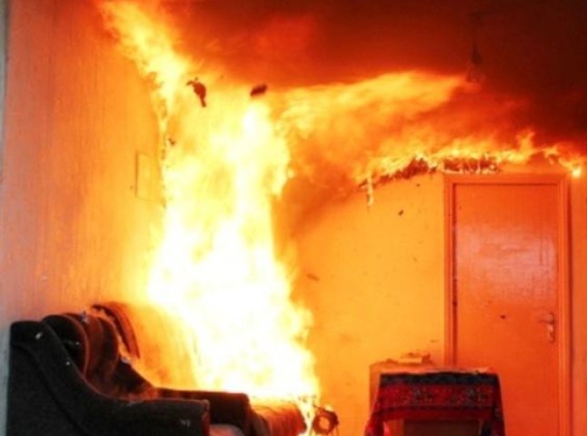 У Міжгір’ї під час пожежі в будинку вогнеборці евакуювали 7 людей