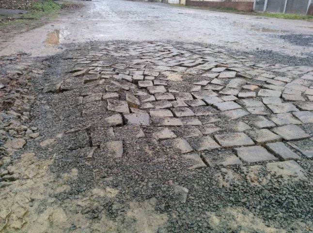 Мукачівці скаржаться на неякісний ремонт дороги