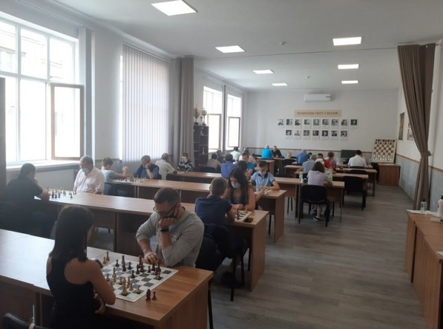 У Мукачеві відбувся чемпіонат області зі швидких шахів