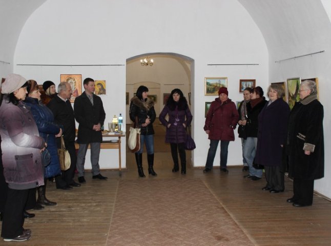 У замку "Паланок" відкрили виставку робіт художнього об’єднання "Райдуга"