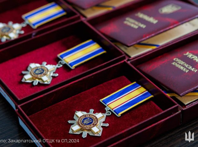 На Закарпатті кількох Героїв посмертно відзначено орденами «За мужність»