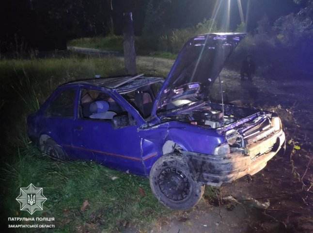 В Ужгороді сталась ДТП. Автомобіль перекинувся на дах