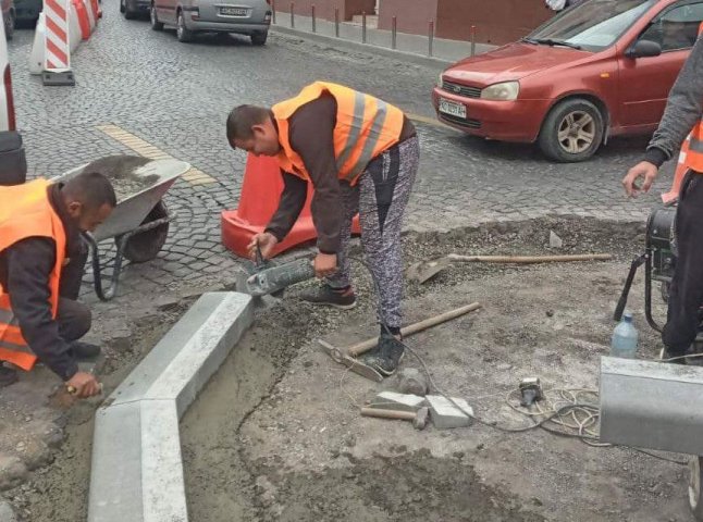 Кільцеву розв’язку облаштовують на одному з перехресть Мукачева