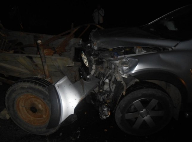 На Свалявщині автомобіль зіткнувся з гужовим транспортом: 35-річна жінка потрапила у реанімацію