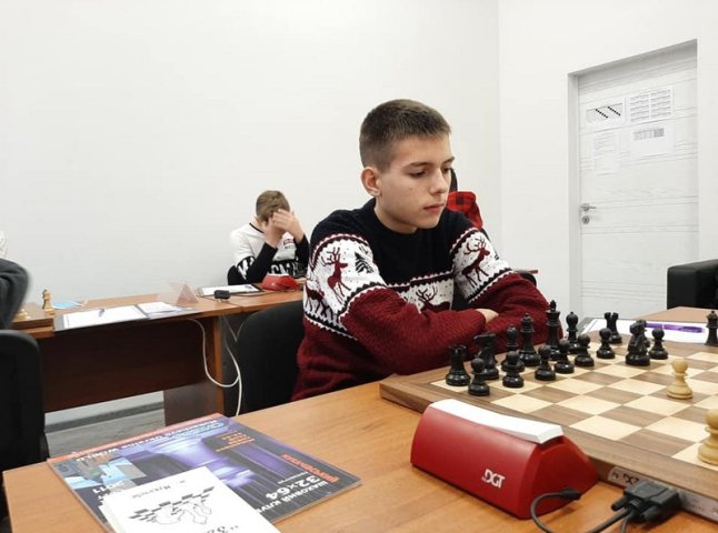 У Мукачеві стартував шаховий турнір