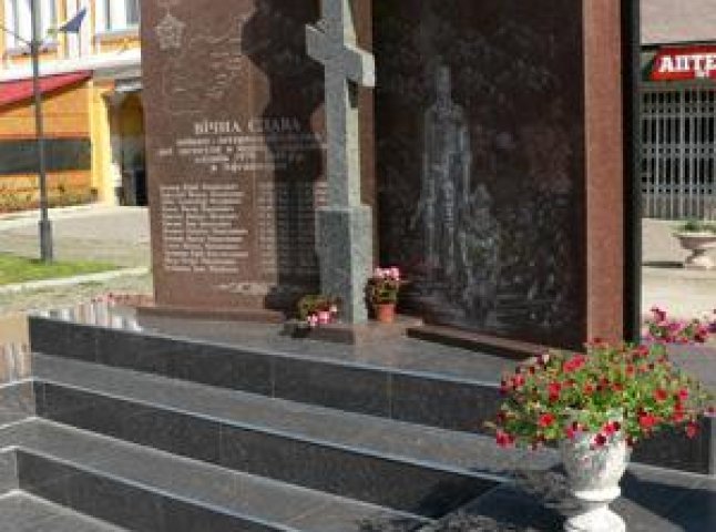 У Тячеві поклали вінки до пам’ятника воїнам-інтернаціоналістам