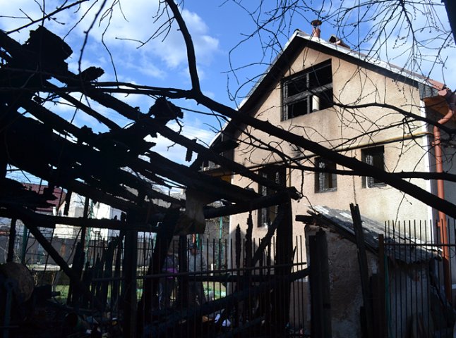 На Хустщині загорілись два житлові будинки (ФОТО)