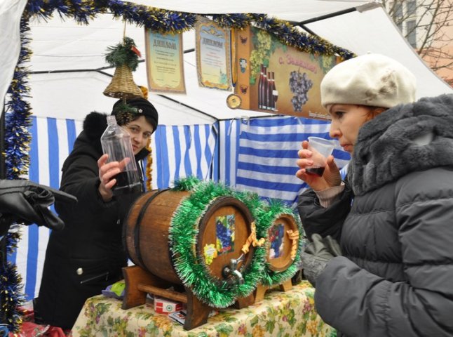 У Мукачеві стартував традиційний фестиваль "Червене вино - 2014" (ФОТО)