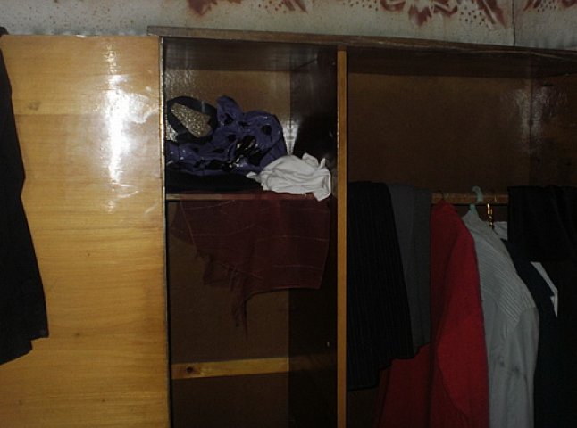 Міліція з’ясовує, навіщо жінка ховала у шафі снодійний мак