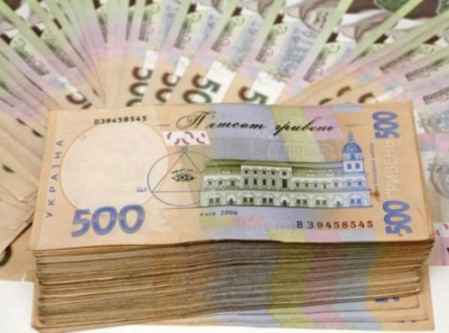 На Закарпатті працівник банку привласнив 700 тисяч гривень