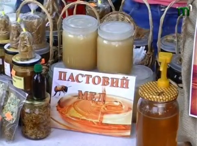 Закарпатські пасічники презентували свій винахід – пастовий мед (ВІДЕО)