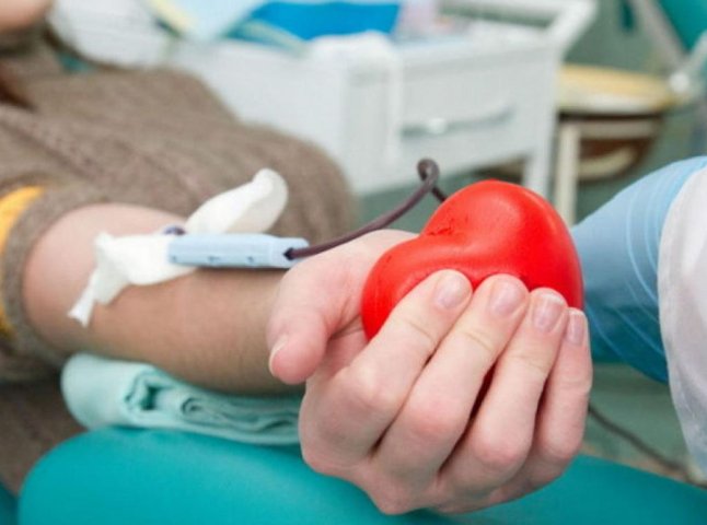 Терміново потрібна донорська кров: закарпатців закликають допомогти молодій жінці