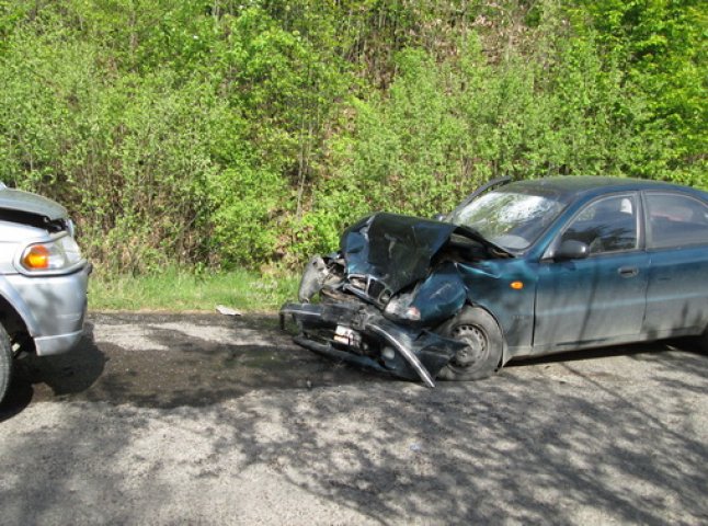 ДТП на Хустщині: водій зрізав поворот і зіткнувся із зустрічним авто