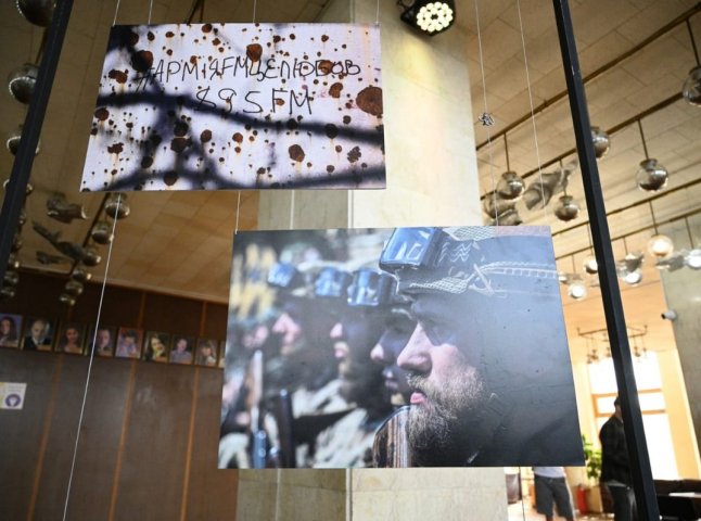 «Літопис російсько-української війни»: в Ужгороді відкрили військову фотовиставку