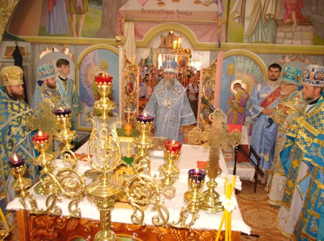 Архієпископ Мукачівський і Ужгородський Феодор звершив святкове богослужіння в селі Приборжавське