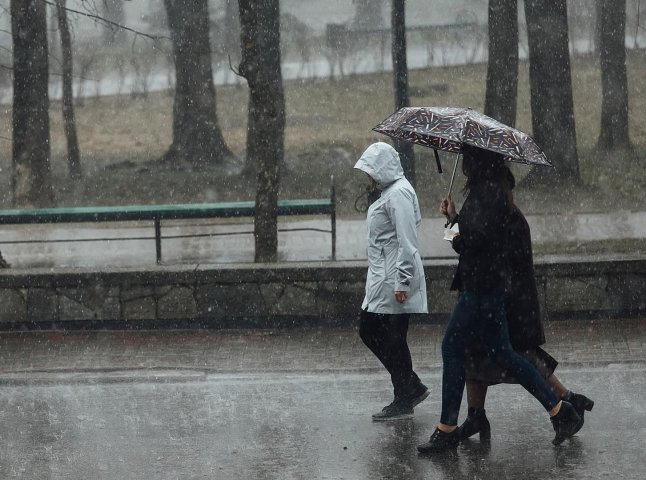 12 листопада в Україні погіршиться погода