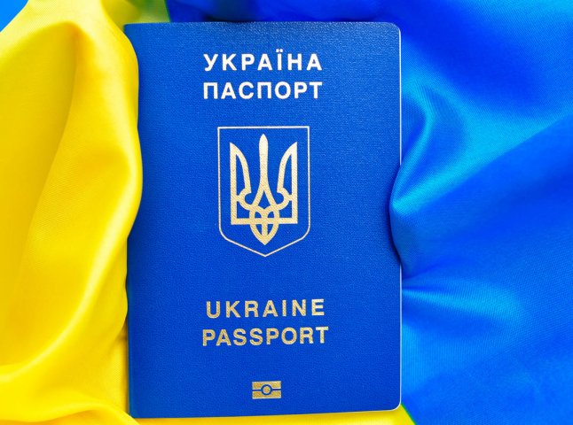 Для українців за кордоном готують спецперевірки: що потрібно зробити до 31 грудня