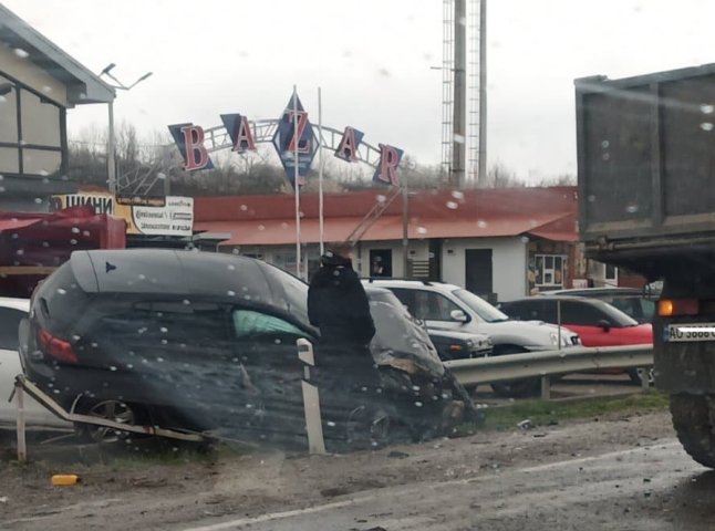 На виїзді з Мукачева сталась аварія. Утворились значні затори