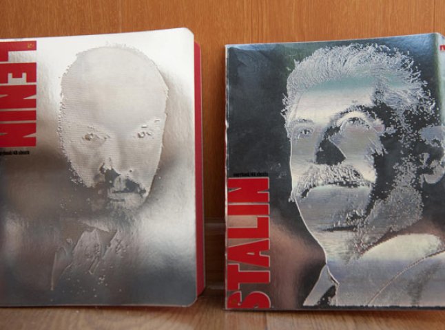 У Києві продають шкільні зошити з зображенням Леніна та Сталіна