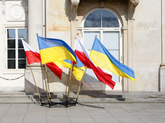 Ці довідки більше не видаватимуть: для українців за кордоном змінили правила