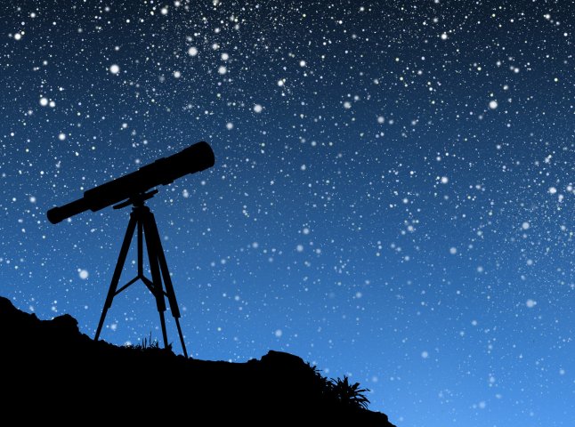 Закарпатці відтепер мають змогу спостерігати за зоряним небом через телескоп та відвідати лазерне шоу