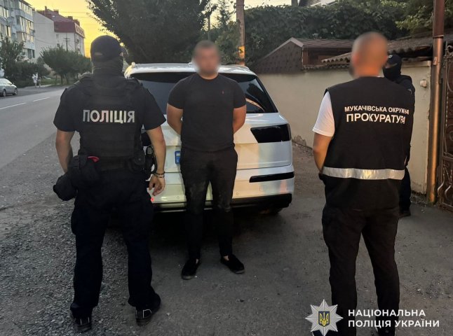 Затримання провели біля одного з готелів: що коїлось у Мукачеві