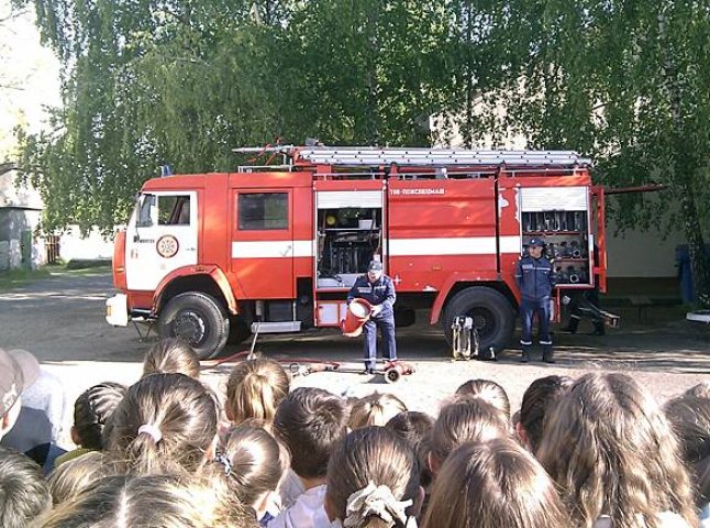 Рятувальники Воловеччини та Виноградівщини провели пізнавальні акції для дітей