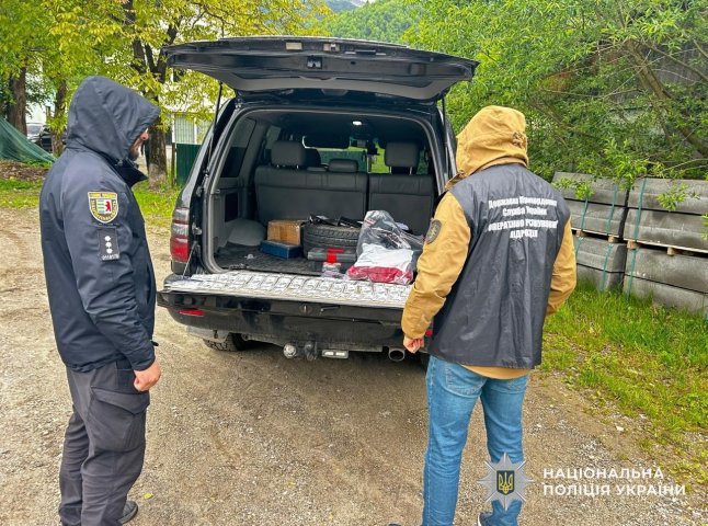Затримали закарпатця, який намагався переправити через кордон до Румунії жителя Донеччини Затримали закарпатця, який намагався переправити через кордон до Румунії жителя Донеччини