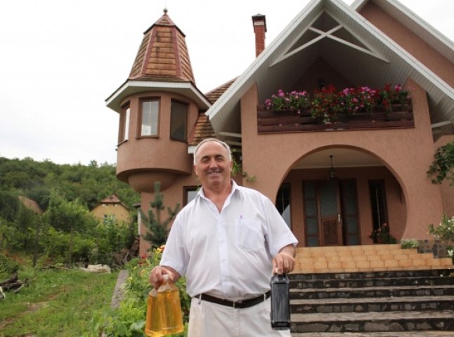 Лікар, який вирощує 250 сортів винограду, про святість напою, смаки туристів та цінність закарпатського вина