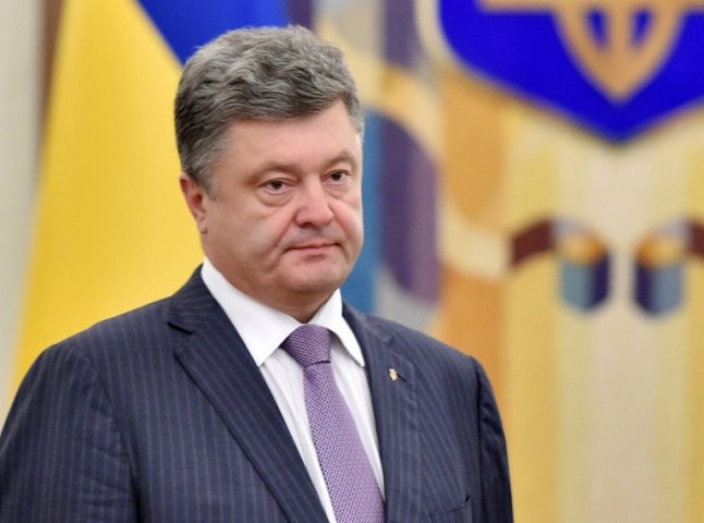 Петро Порошенко пояснив, чому в Україні скасували святкування 23 лютого