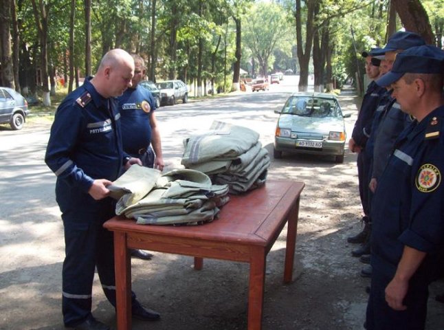 На захисний одяг для рахівських вогнеборців виділили майже 70 тисяч гривень