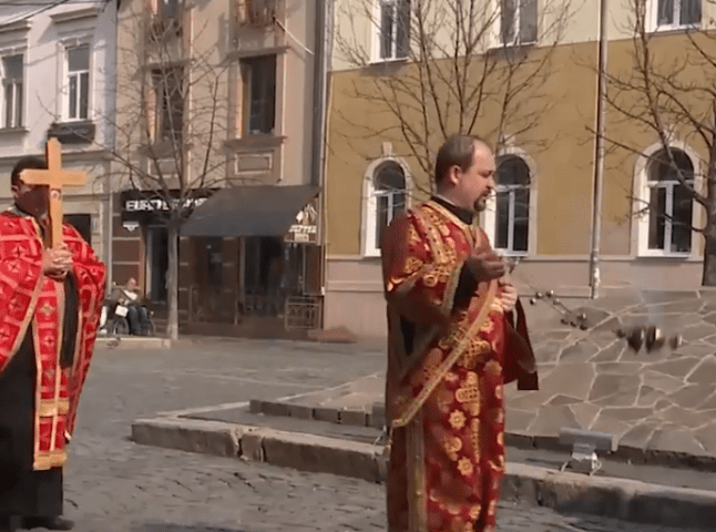 У Мукачеві священники благословили місто молитвою