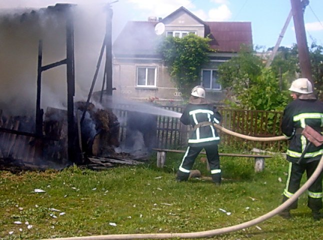 Пожежа знищила у Великих Лучках 6 тон сіна та пиломатеріали