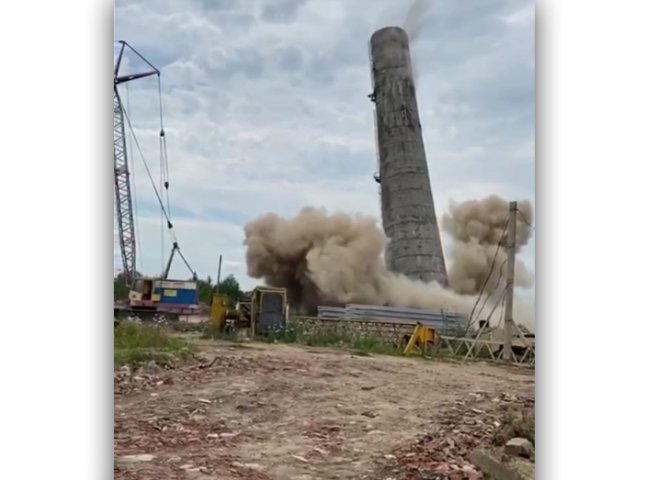 В Ужгороді підірвали бетонну трубу висотою 59 метрів: ефектне відео