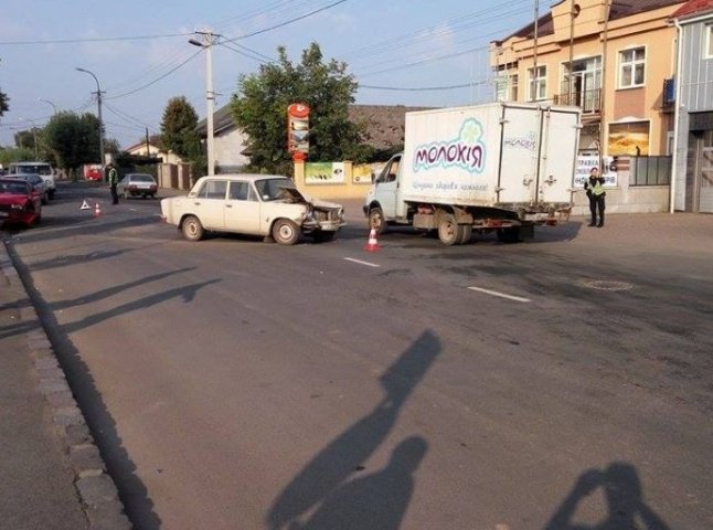 У потрійній ДТП в Ужгороді постраждала літня жінка
