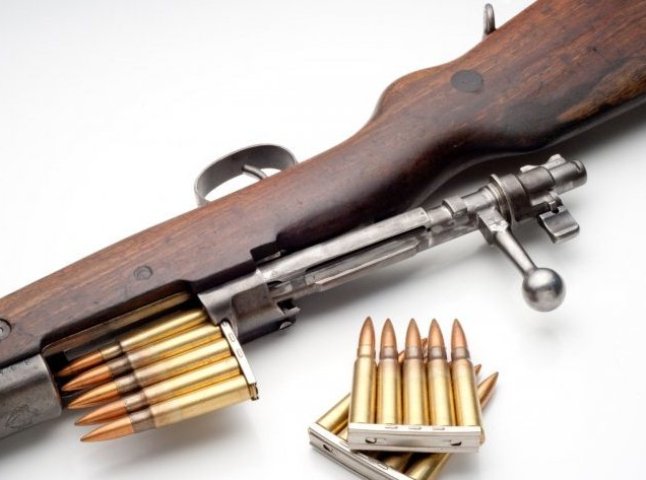 Ужгородець спробував реалізувати гвинтівку марки «Маузер» за 800 гривень